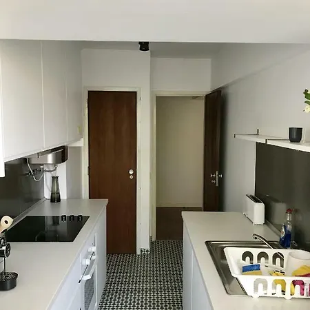 Carcavelos, 3 Bedroom Near Beach In Cascais