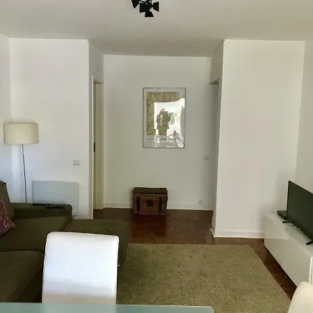 Carcavelos, 3 Bedroom Near Beach In Cascais * Carcavelos (Lisbon)